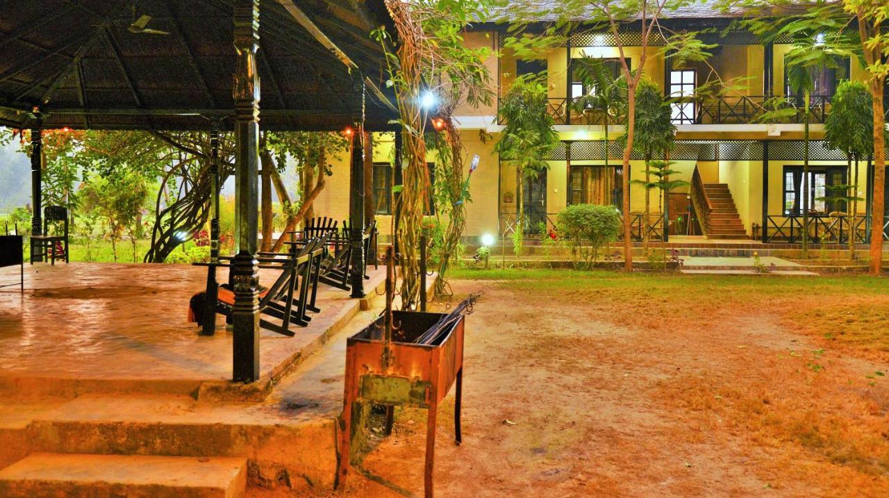 Hotel Parkside & Swimming Pool-Between Greenery And Azure ,Your Perfect Retreat Chitwan Bagian luar foto