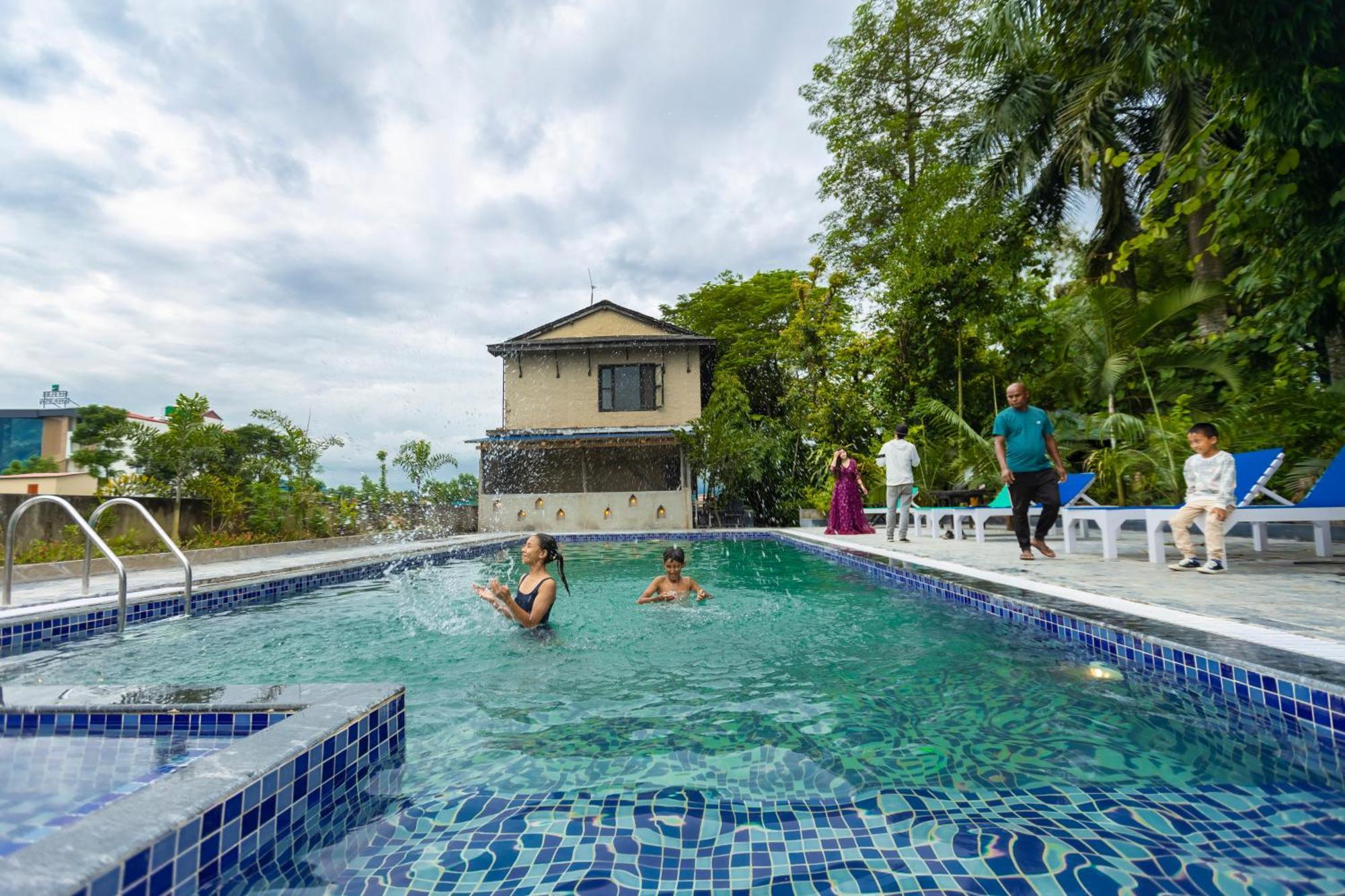 Hotel Parkside & Swimming Pool-Between Greenery And Azure ,Your Perfect Retreat Chitwan Bagian luar foto