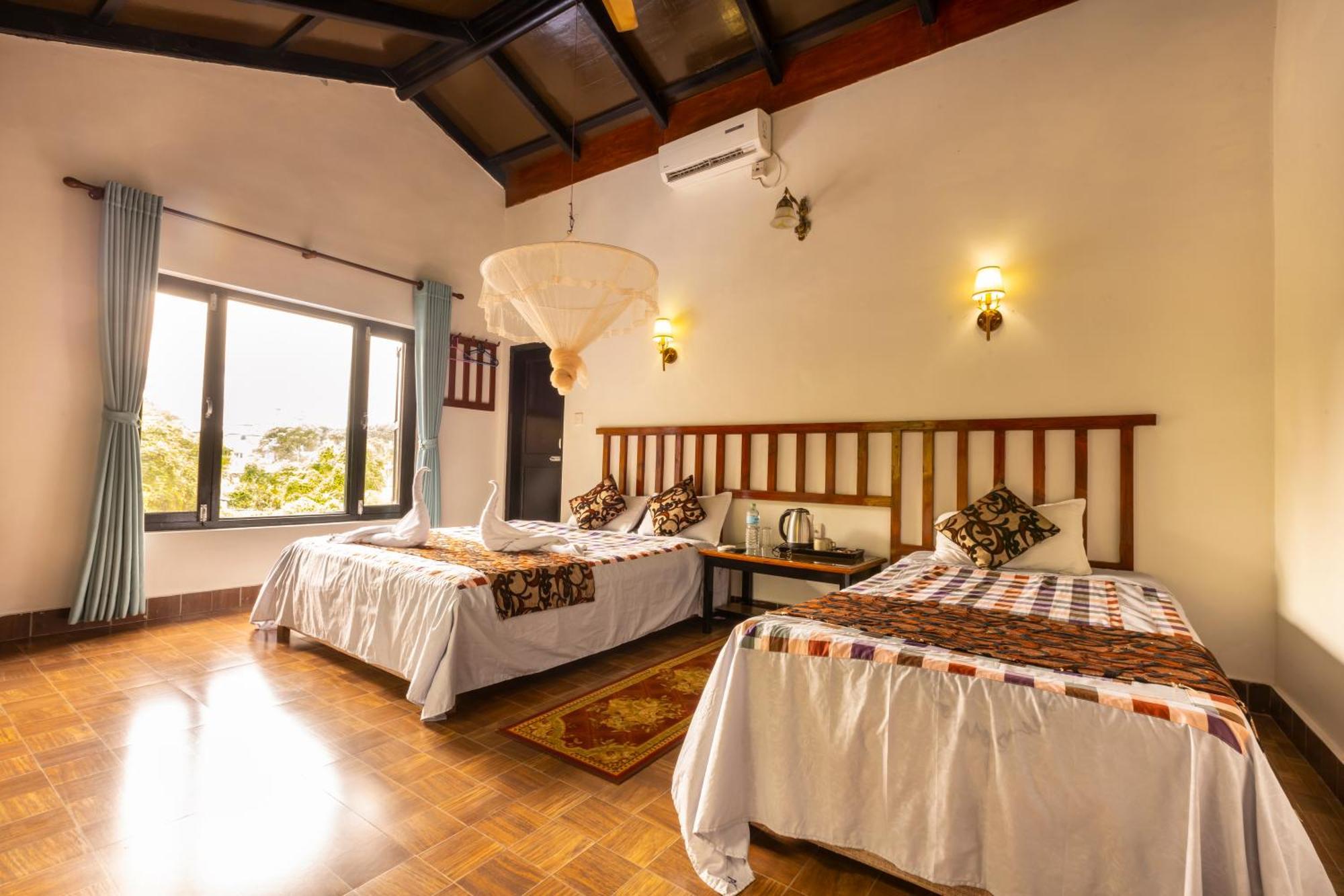 Hotel Parkside & Swimming Pool-Between Greenery And Azure ,Your Perfect Retreat Chitwan Bagian luar foto