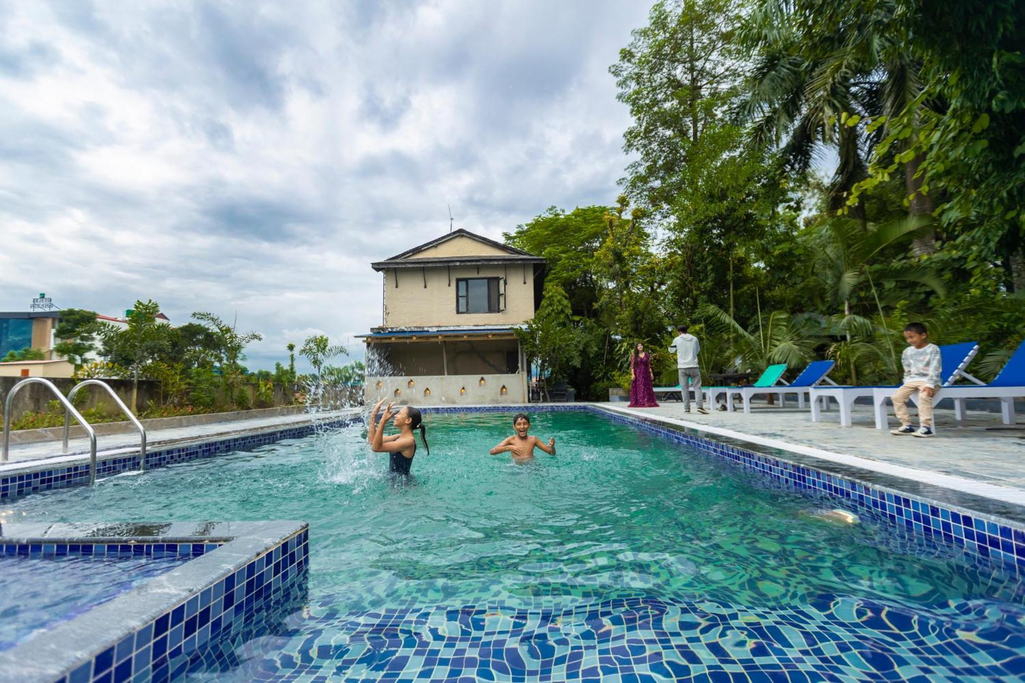 Hotel Parkside & Swimming Pool-Between Greenery And Azure ,Your Perfect Retreat Chitwan Bagian luar foto