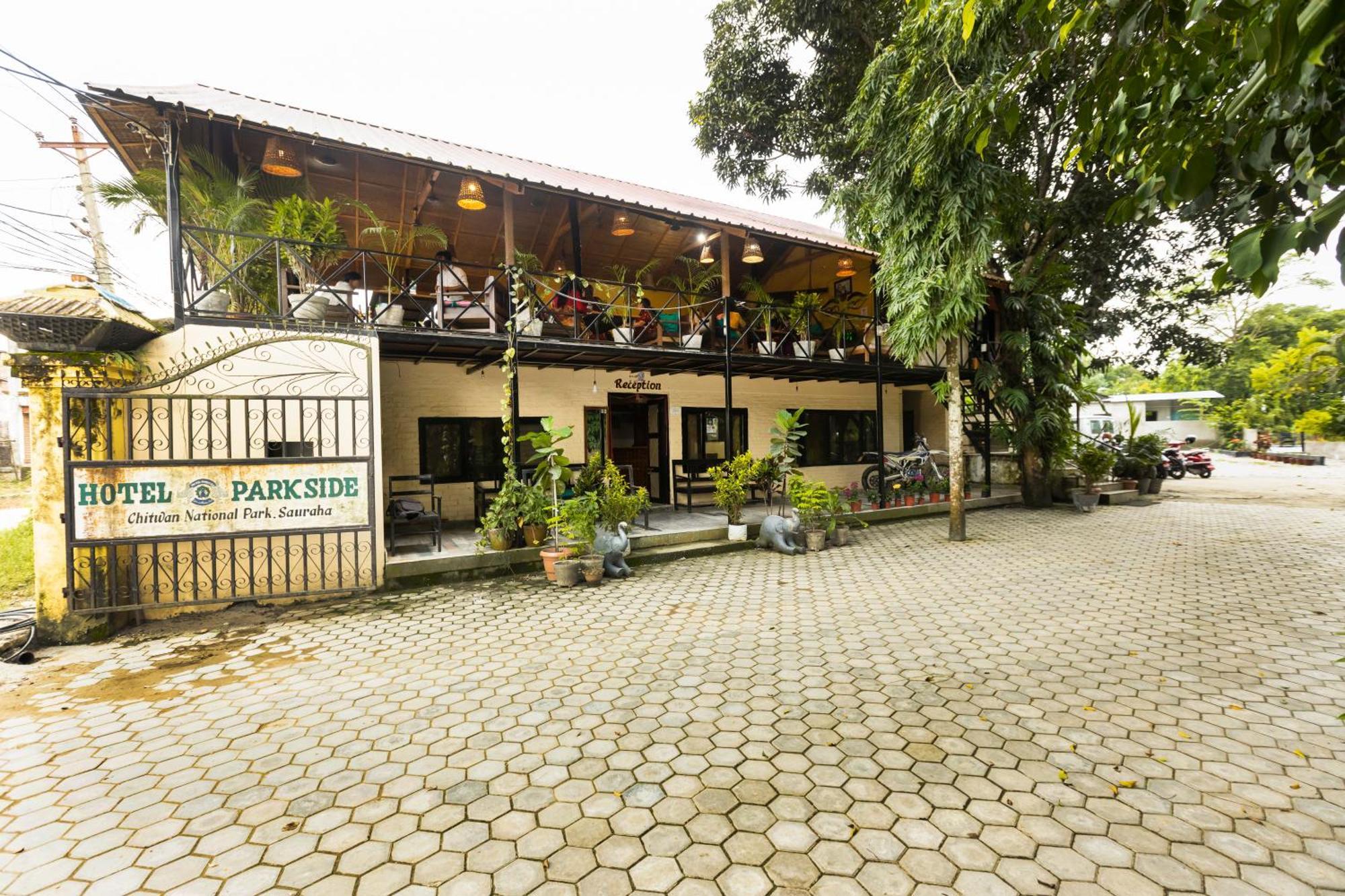 Hotel Parkside & Swimming Pool-Between Greenery And Azure ,Your Perfect Retreat Chitwan Bagian luar foto