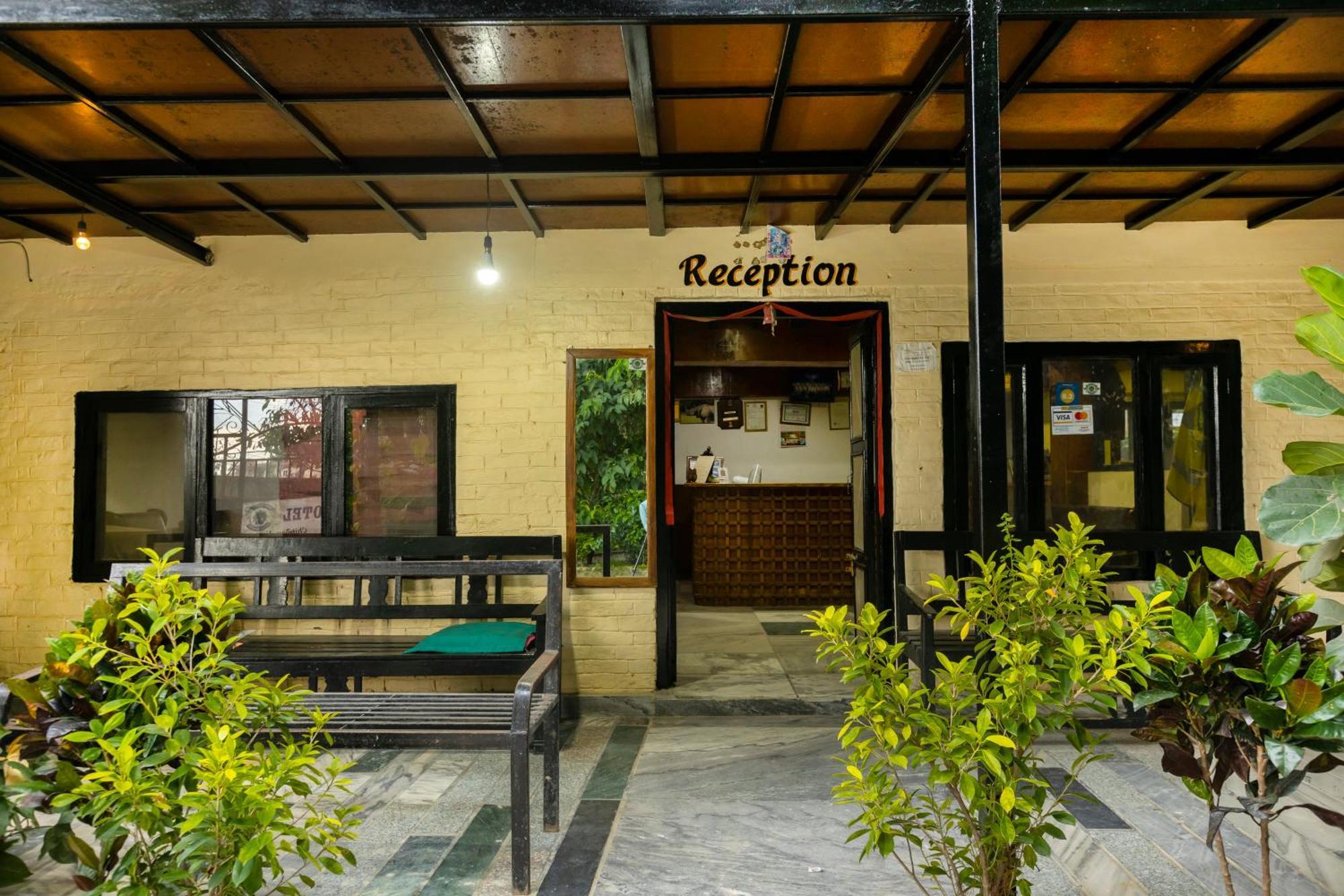 Hotel Parkside & Swimming Pool-Between Greenery And Azure ,Your Perfect Retreat Chitwan Bagian luar foto