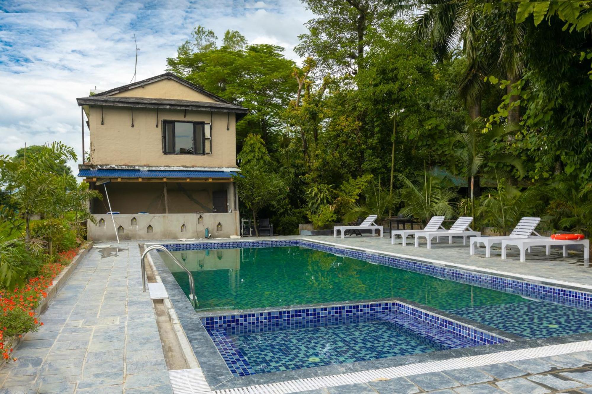 Hotel Parkside & Swimming Pool-Between Greenery And Azure ,Your Perfect Retreat Chitwan Bagian luar foto