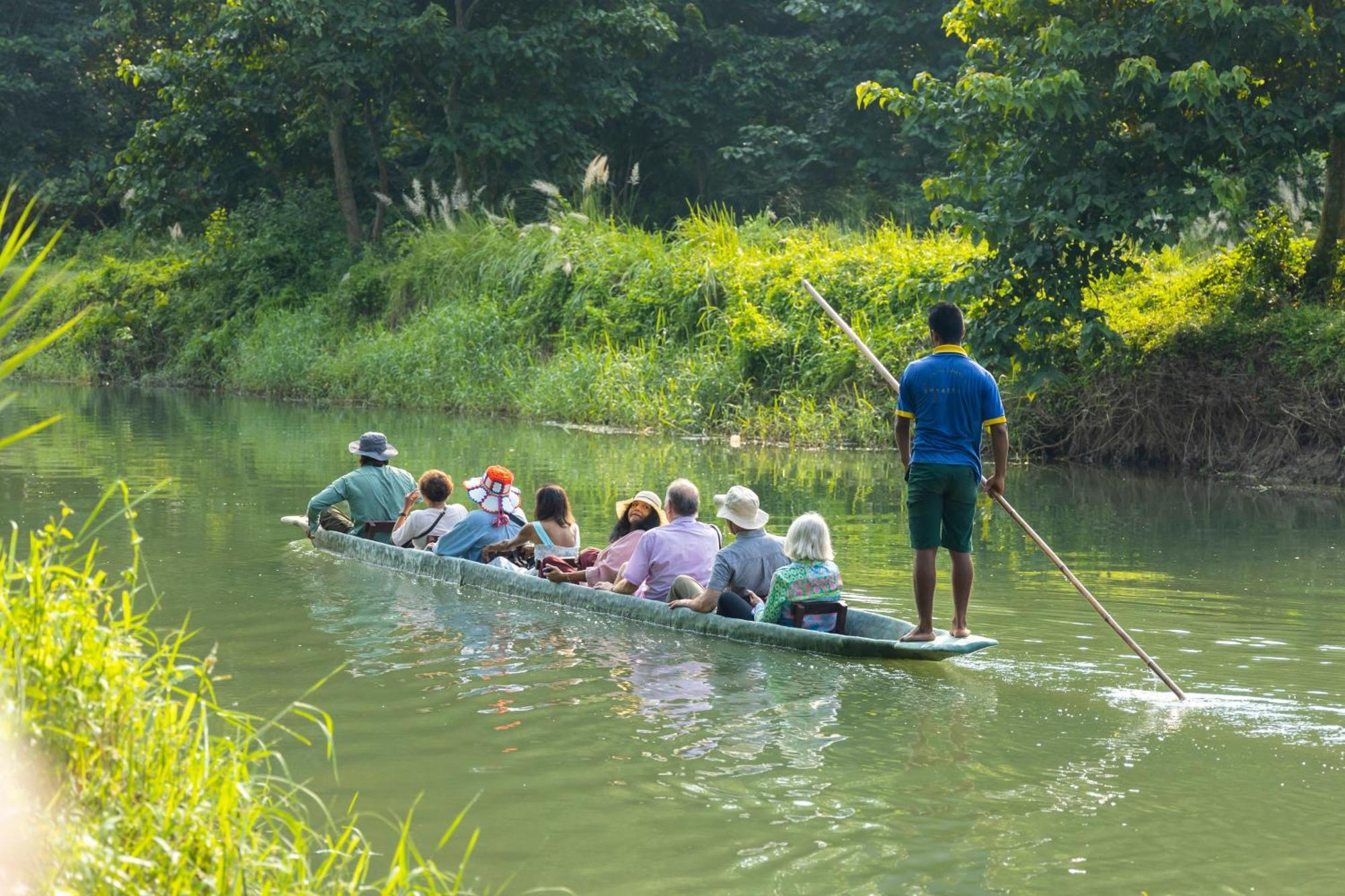 Hotel Parkside & Swimming Pool-Between Greenery And Azure ,Your Perfect Retreat Chitwan Bagian luar foto