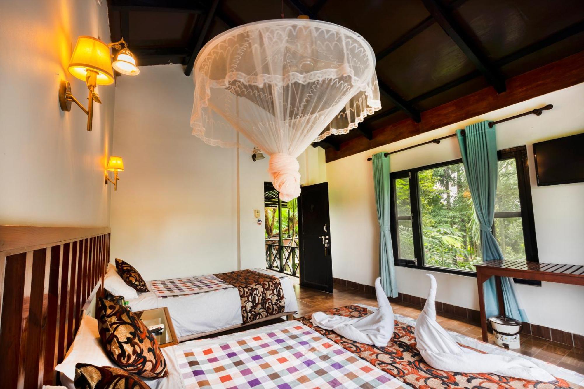 Hotel Parkside & Swimming Pool-Between Greenery And Azure ,Your Perfect Retreat Chitwan Bagian luar foto