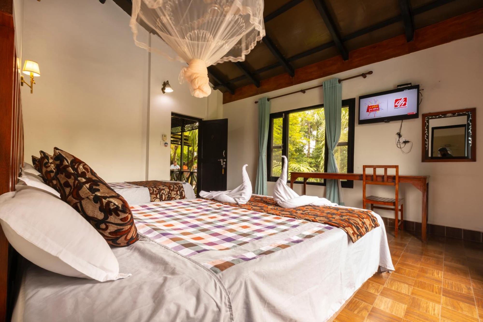 Hotel Parkside & Swimming Pool-Between Greenery And Azure ,Your Perfect Retreat Chitwan Bagian luar foto