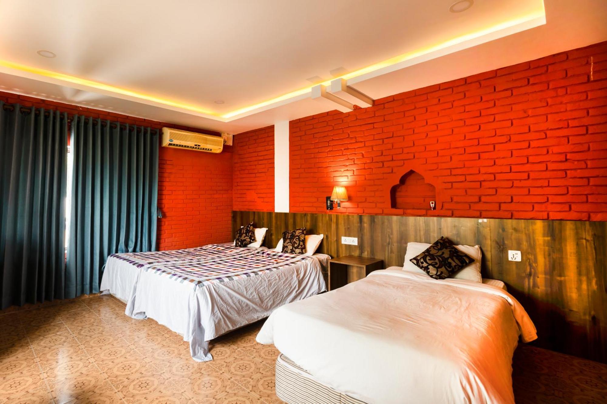 Hotel Parkside & Swimming Pool-Between Greenery And Azure ,Your Perfect Retreat Chitwan Bagian luar foto