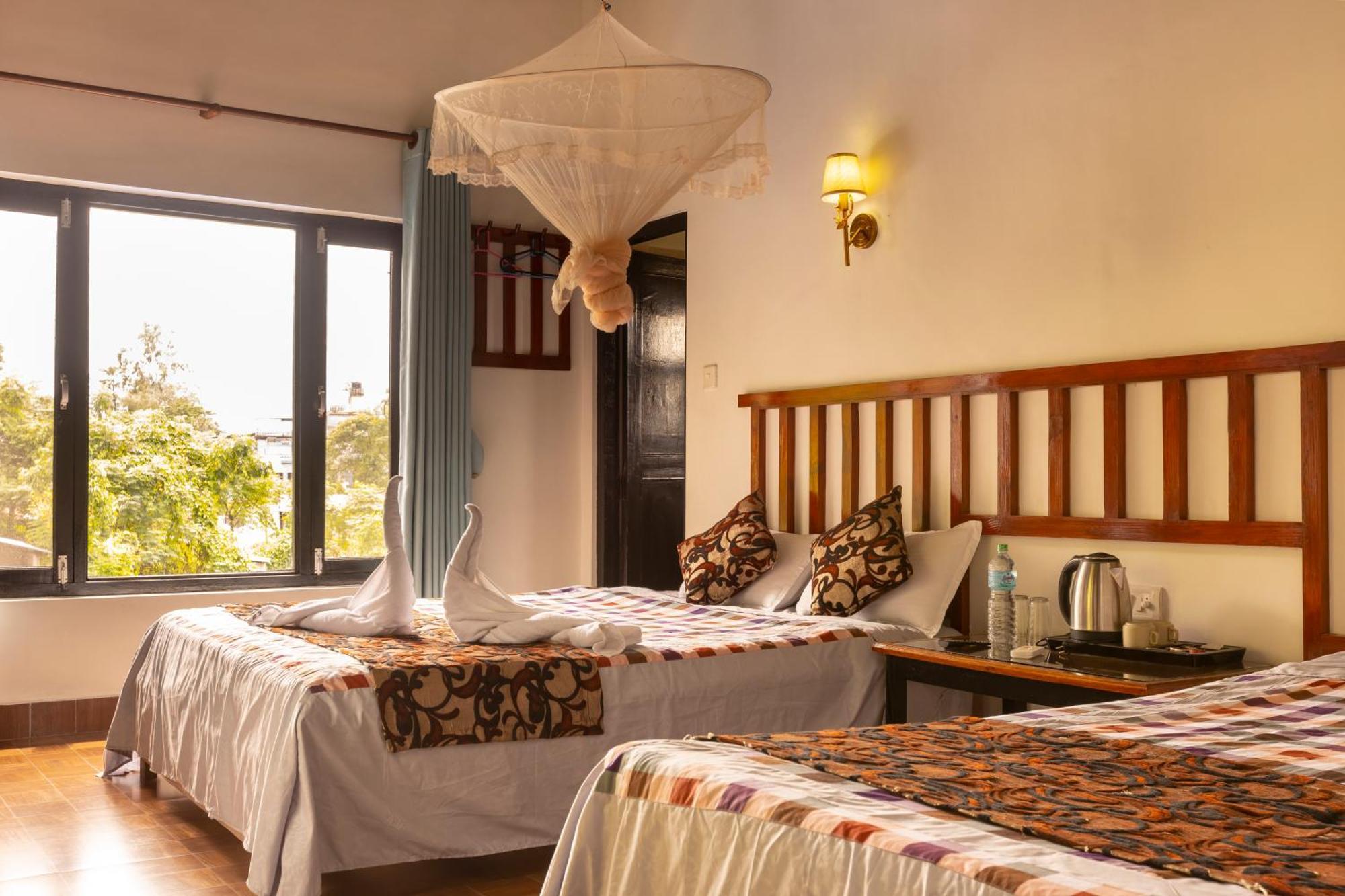 Hotel Parkside & Swimming Pool-Between Greenery And Azure ,Your Perfect Retreat Chitwan Bagian luar foto