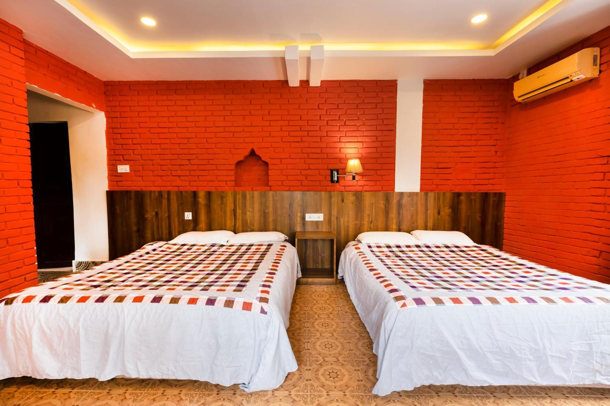 Hotel Parkside & Swimming Pool-Between Greenery And Azure ,Your Perfect Retreat Chitwan Bagian luar foto