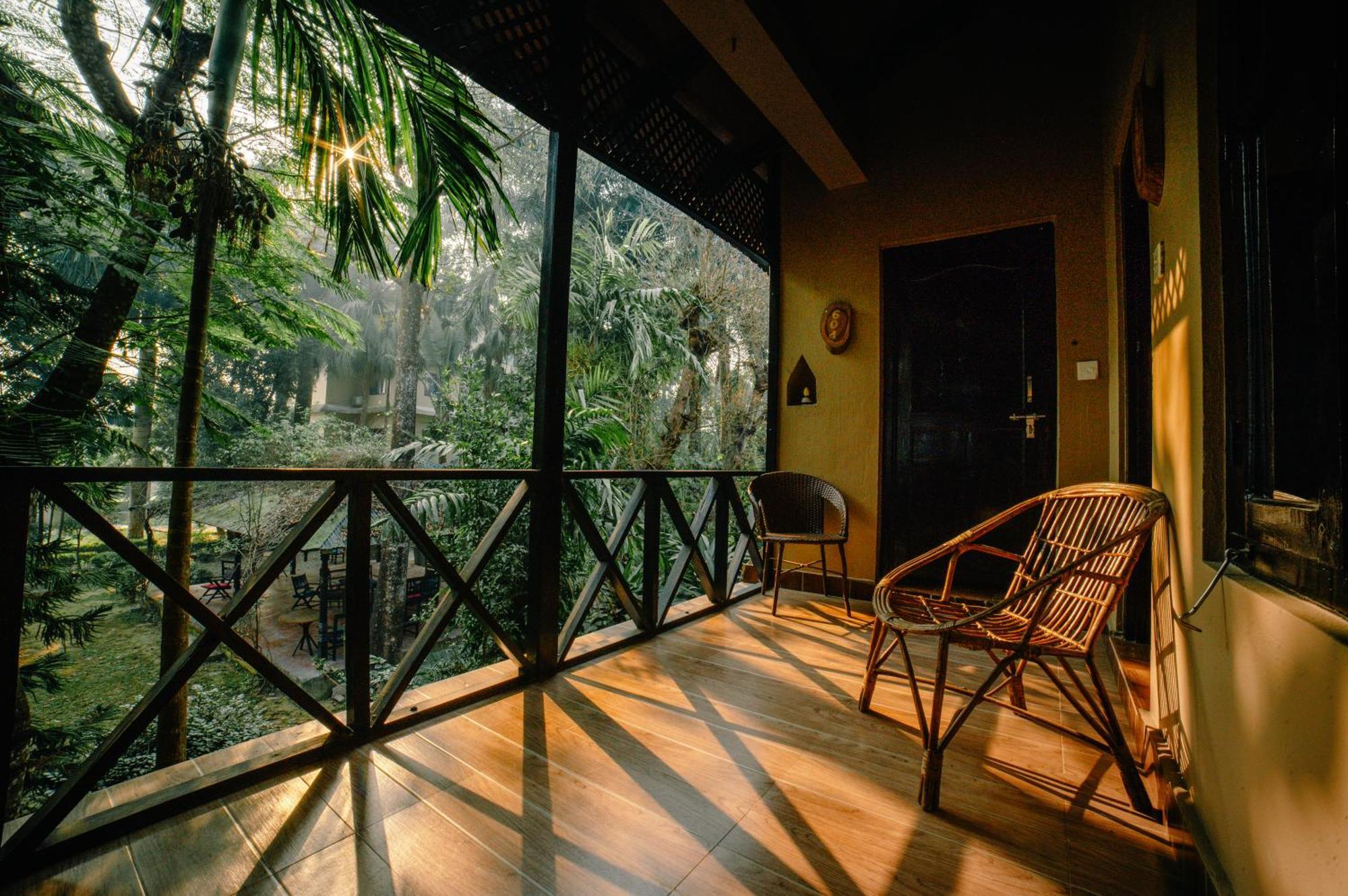 Hotel Parkside & Swimming Pool-Between Greenery And Azure ,Your Perfect Retreat Chitwan Bagian luar foto