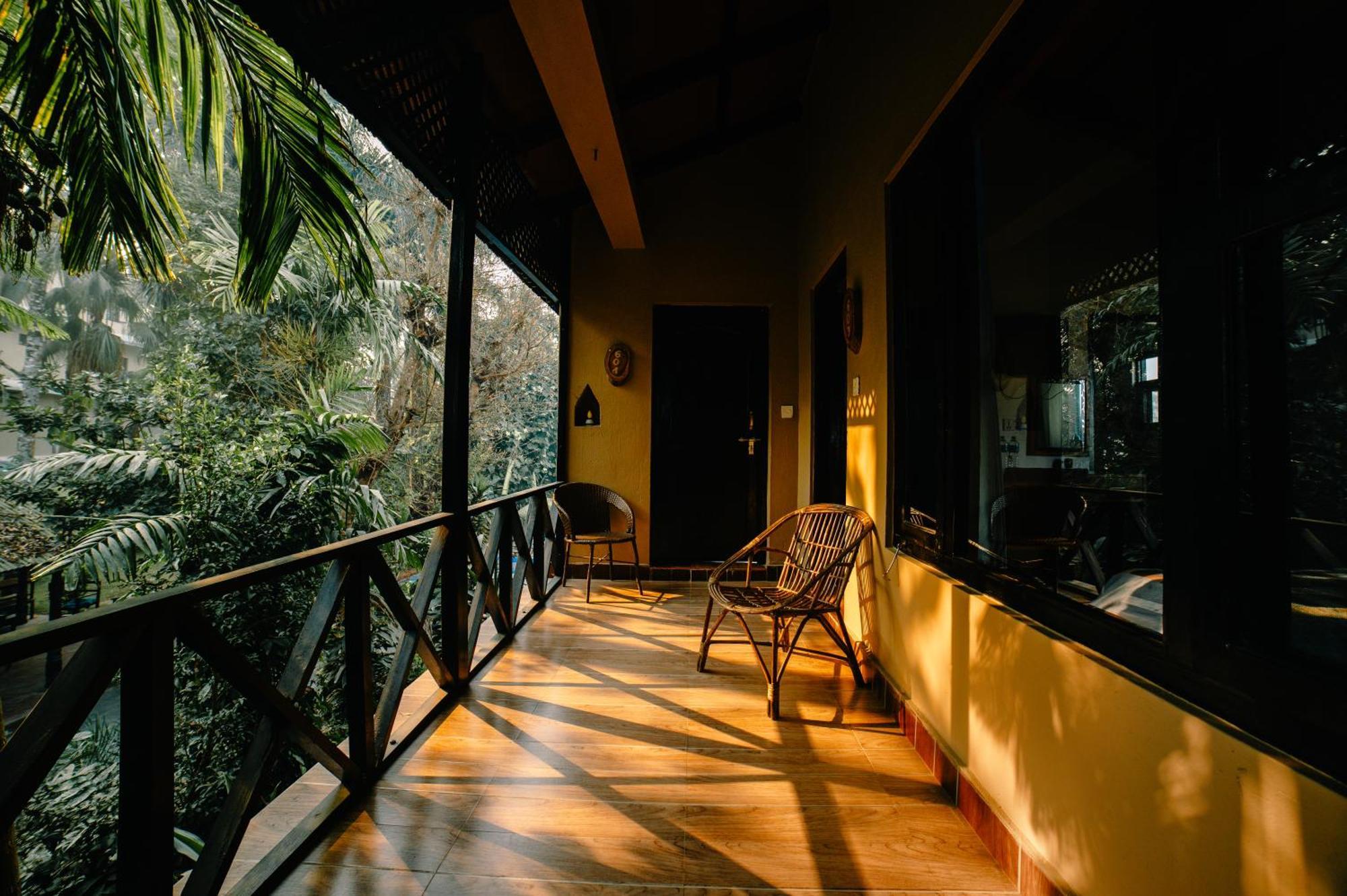 Hotel Parkside & Swimming Pool-Between Greenery And Azure ,Your Perfect Retreat Chitwan Bagian luar foto