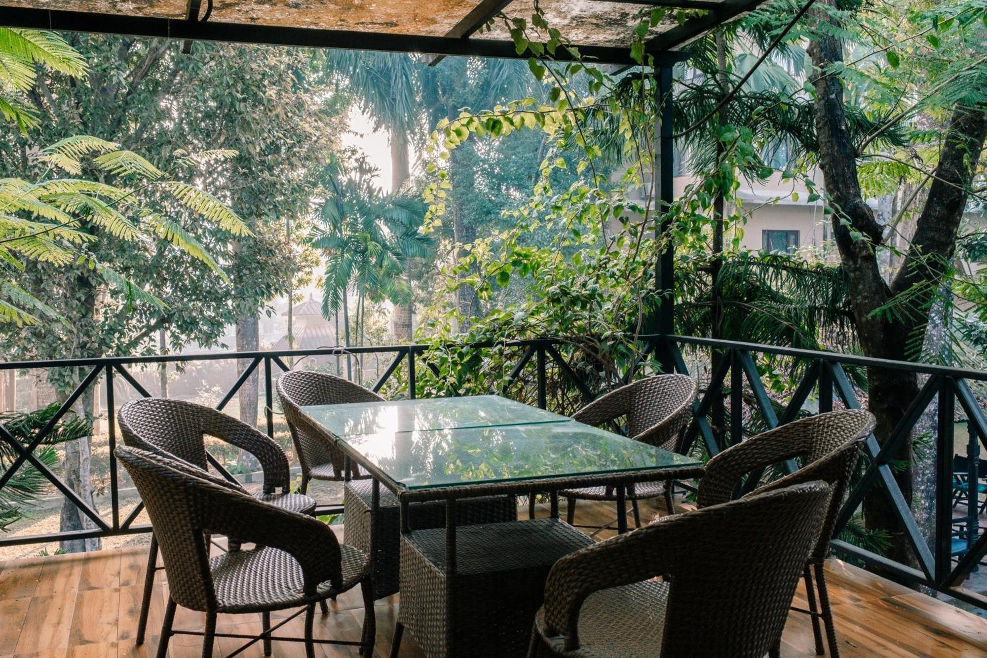 Hotel Parkside & Swimming Pool-Between Greenery And Azure ,Your Perfect Retreat Chitwan Bagian luar foto